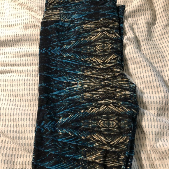LuLaRoe Pants - Peacock print TC leggings LuLaRoe Pants - Peacock print TC leggings